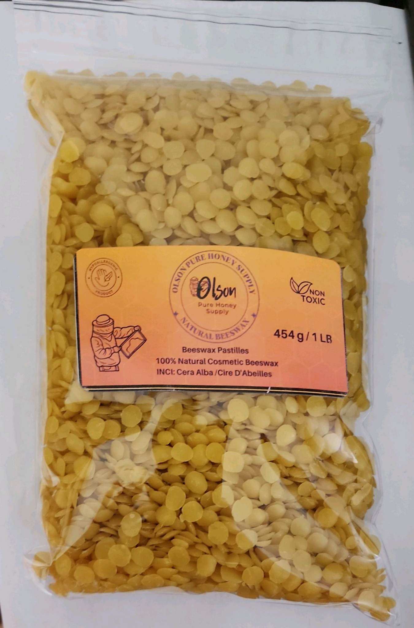 Natural Canadian beeswax pastilles, 100% pure and eco-friendly.