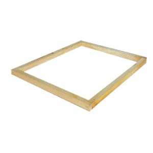 Frame spacer for beehives ensuring optimal ventilation and organization.