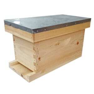 Deluxe 4-frame nuc box kit in Canadian pine for beekeeping.